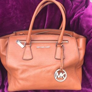 💥Michael Kors Camel Voyager Tote